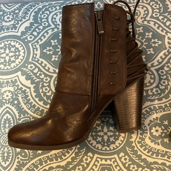 TG Brown ankle boots with lace up detailing - Picture 6 of 14